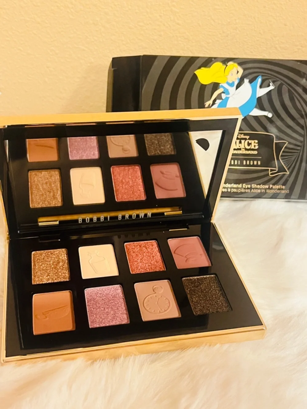 Bobbi Brown Disney ALICE IN WONDERLAND Eye Shadow Palette Limited Edition